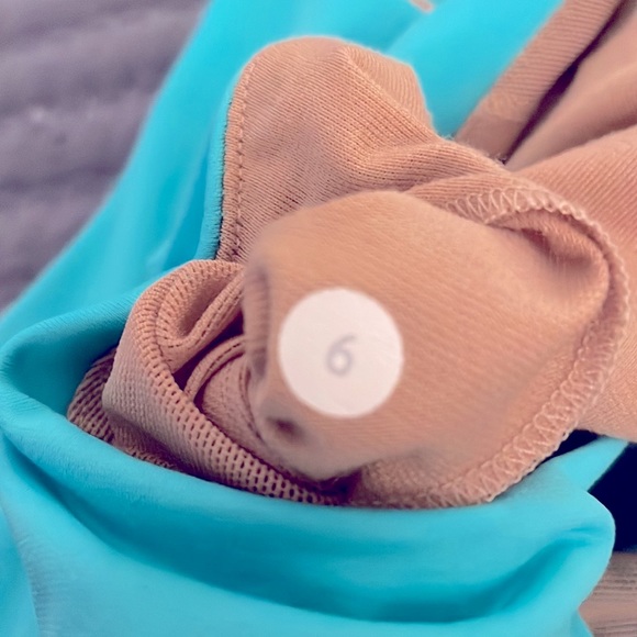 Lululemon Athletica Tank Top — size 6 - Picture 4 of 5